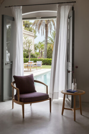 The Secret Garden | Table basse design haut de gamme Poltrona Frau, teck massif naturel et plateau en grès émaillé, disponible chez D-Style Interior