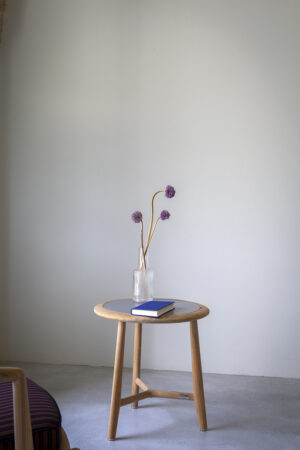 The Secret Garden | Table basse design haut de gamme Poltrona Frau, teck massif naturel et plateau en grès émaillé, disponible chez D-Style Interior