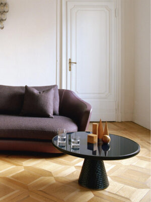 DUO | Table basse design haut de gamme Poltrona Frau, frêne massif sculpté à la main et plateau en marbre ou verre laqué, disponible chez D-Style Interior