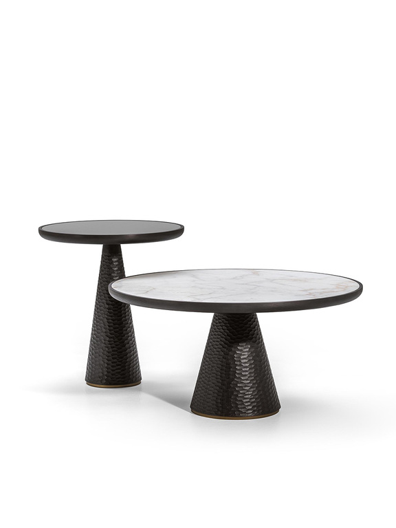 DUO | Table basse design haut de gamme Poltrona Frau, frêne massif sculpté à la main et plateau en marbre ou verre laqué, disponible chez D-Style Interior