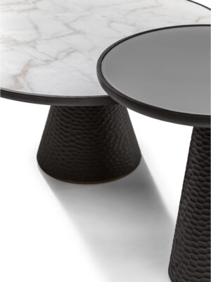 DUO | Table basse design haut de gamme Poltrona Frau, frêne massif sculpté à la main et plateau en marbre ou verre laqué, disponible chez D-Style Interior