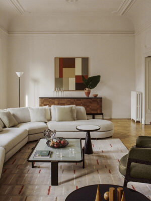 DUO | Table basse design haut de gamme Poltrona Frau, structure en frêne massif sculpté et plateau en marbre, verre ou frêne plaqué, disponible chez D-Style Interior