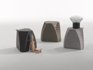 Hudson | Table basse design haut de gamme Poltrona Frau, structure tubulaire métal canon de fusil, plateau en tôle et bouleau noir, revêtement cuir Cuoio Saddle Extra, double fonctionnalité table-pouf, disponible chez D-Style Interior