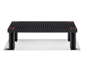 Kyoto | Table basse design haut de gamme Poltrona Frau, plateau frêne massif avec inserts noyer Canaletto, pieds X amovibles, finition laquée noire ou naturelle, disponible chez D-Style Interior