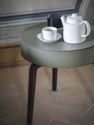 Fiorile | Table basse design haut de gamme Poltrona Frau avec tiroirs, base frêne moka ou wengé, plateau cuir Pelle Frau® ou bois marqueté, formes modulables, disponible chez D-Style Interior