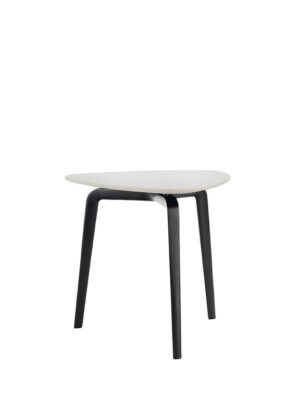 Fiorile | Table basse design haut de gamme triangulaire Poltrona Frau, piètement frêne moka ou wengé, plateau bois ou marbre Calacatta, formes modulables, disponible chez D-Style Interior