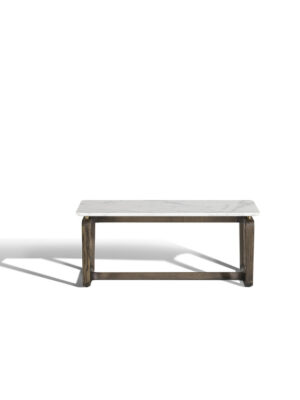 Fidelio | Table basse design haut de gamme Poltrona Frau rectangulaire, piètement en frêne massif moka ou wengé, plateau en marbre ou cuir Saddle Extra et Pelle Frau®, détails en laiton, disponible chez D-Style Interior