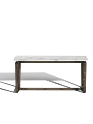 Fidelio | Table basse design haut de gamme Poltrona Frau rectangulaire, piètement en frêne massif moka ou wengé, plateau en marbre ou cuir Saddle Extra et Pelle Frau®, détails en laiton, disponible chez D-Style Interior