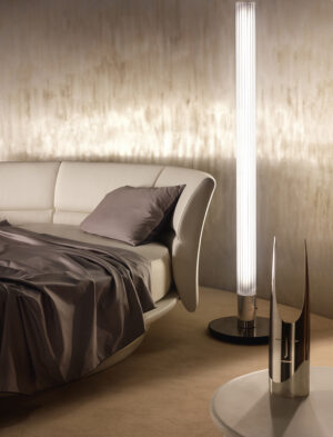 Lullaby Due lit + draps design haut de gamme par Poltrona Frau en cuir Pelle Frau® avec tête de lit pivotante, design haut de gamme italien chez D-Style Interior