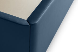 Ferdinandea Lit avec coffr + Boiserie de Poltrona Frau, en cuir Pelle Frau® Confort, élégance et design haut de gamme italien. Disponible chez D-Style Interior.