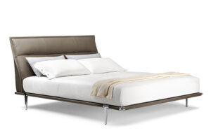 Mr Moonlight Lit design haut de gamme par Poltrona Frau avec tête de lit rembourrée en cuir Pelle Frau® et base aluminium, design haut de gamme italien chez D-Style Interior
