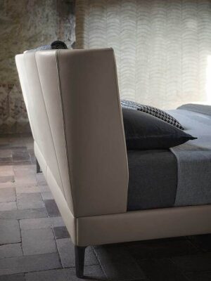Bretagne Lit design haut de gamme en cuir Pelle Frau® par Poltrona Frau – Disponible chez D-Style Interior.