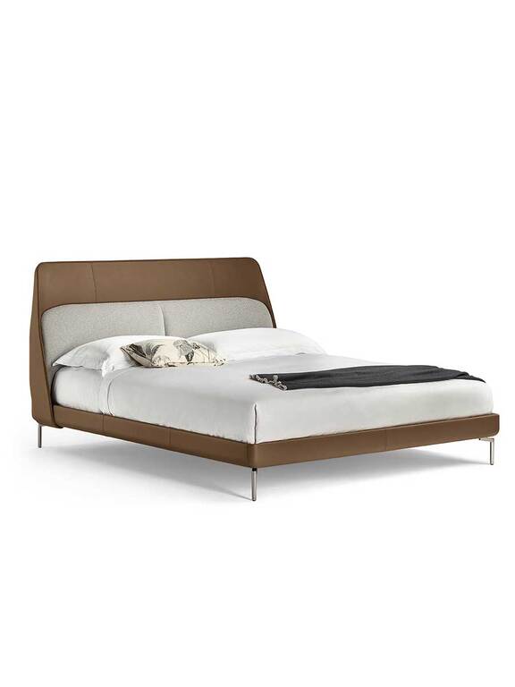 Coupè Lit design haut de gamme en cuir Pelle Frau® par Poltrona Frau, tête de lit rembourrée et design minimaliste, disponible chez D-Style Interior