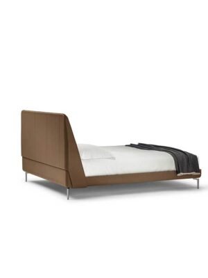 Coupè Lit design haut de gamme en cuir Pelle Frau® par Poltrona Frau, tête de lit rembourrée et design minimaliste, disponible chez D-Style Interior