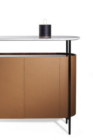 Bibliothèque design haut de gamme Oceano par Poltrona Frau, malle-bibliothèque en cuir Pelle Frau® avec bureau rabattable, disponible chez D-Style Interior