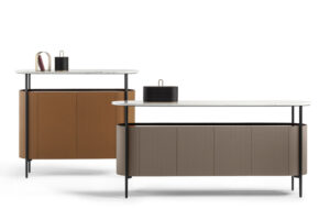 Bibliothèque design haut de gamme Oceano par Poltrona Frau, malle-bibliothèque en cuir Pelle Frau® avec bureau rabattable, disponible chez D-Style Interior