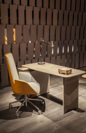 Trust | Small design haut de gamme bureau Poltrona Frau par Lievore – Altherr – Park, bureau compact en cuir Pelle Frau® ou Techno Wood, disponible chez D-Style Interior