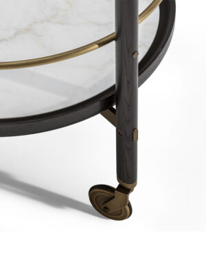 Bibliothèque mobile design haut de gamme DUO Trolley par Poltrona Frau, structure frêne massif avec plateaux verre et marbre, détails laiton bronzé et roulettes