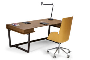 Peek-a-Book | Bureau design haut de gamme Poltrona Frau par Roberto Lazzeroni, design italien haut de gamme en cuir Pelle Frau® et frêne massif, disponible chez D-Style Interior