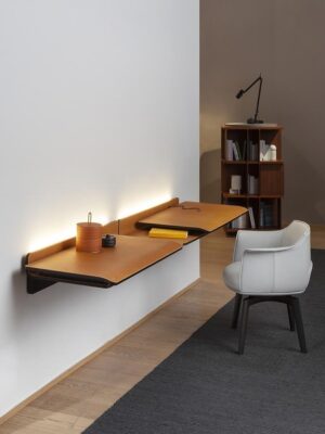 Iren Bureau design haut de gamme Wall Poltrona Frau par Kensaku Oshiro, bureau mural en frêne et cuir Pelle Frau®, design japonais haut de gamme disponible chez D-Style Interior