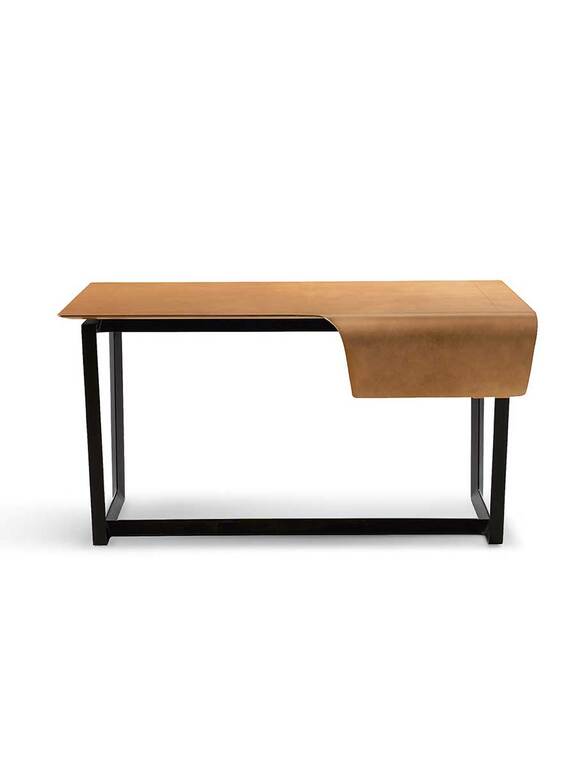 Fred Bureau design haut de gamme par Poltrona Frau, cuir Saddle Extra et frêne massif, design italien haut de gamme disponible chez D-Style Interior