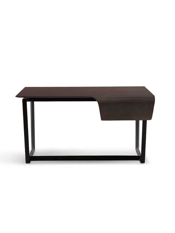 Fred Bureau design haut de gamme par Poltrona Frau, cuir Saddle Extra et frêne massif, design italien haut de gamme disponible chez D-Style Interior