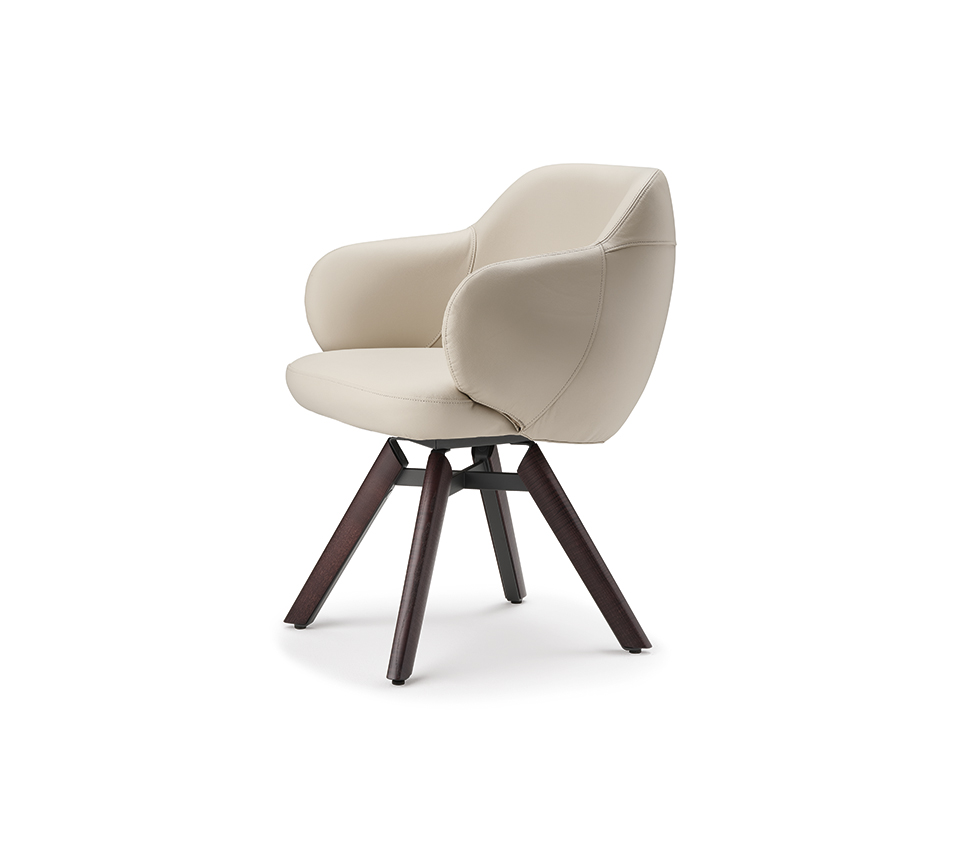 Bombè Chaise design de Cattelan Italia : design enveloppant, pieds bois et assise pivotante au confort raffiné. Disponible chez D-Style Interior.