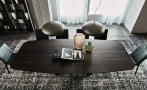 Skorpio Wood table design haut de gamme et acier laqué par Cattelan Italia, alliance parfaite entre force sculpturale et élégance naturelle. Disponible chez D-Style Interior.