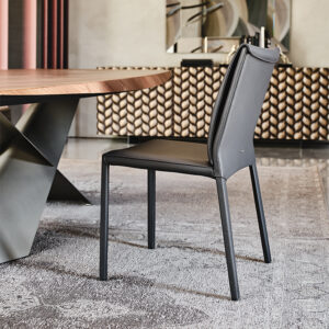 Italia Chaise design en cuir matelassé signée Cattelan Italia, alliant élégance, confort et savoir-faire artisanal, disponible chez D-Style Interior.