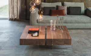 Table basse design haut de gamme Lingotto par Cattelan Italia, plateau noyer Canaletto et base méthacrylate transparent, disponible chez D-Style Interior.