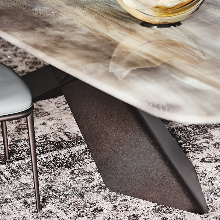 Tyron Crystalart table design haut de gamme par Cattelan Italia, avec base en acier laqué embossé et finition artistique. Disponible chez D-Style Interior.