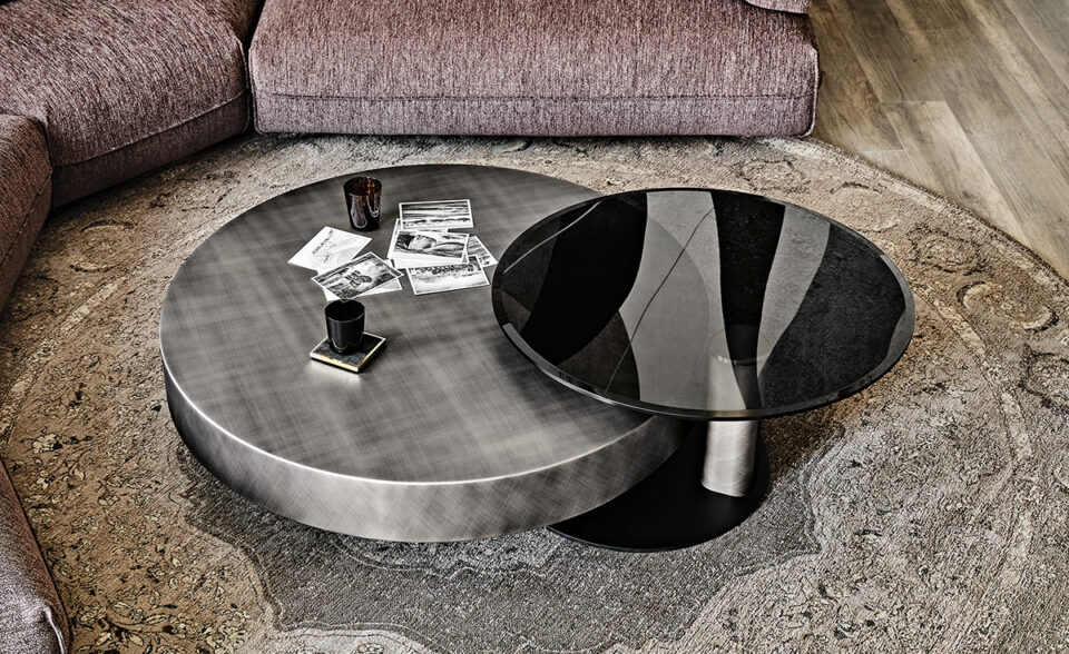 Table basse design haut de gamme Arena par Cattelan Italia, finition brossée main avec plateaux verre pivotants, disponible chez D-Style Interior.