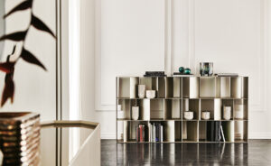 Bibliothèque design haut de gamme Nautilus Cattelan Italia par Studio Brogliato Traverso, bibliothèque modulable métallique, disponible chez D-Style Interior.