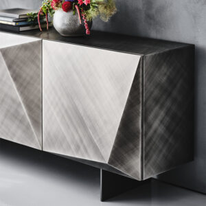 Buffet design haut de gamme Kayak par Cattelan Italia, design sculptural avec finitions brossées Bronze ou Gris, disponible chez D-Style Interior