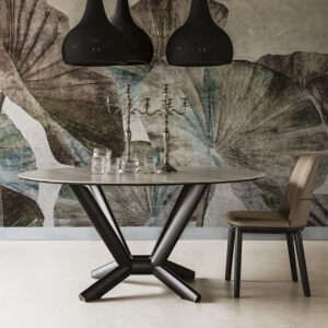 Planer Keramik Round table ronde en céramique et acier laqué, alliance parfaite de matériaux nobles et d’un design italien intemporel. Disponible chez D-Style Interior.
