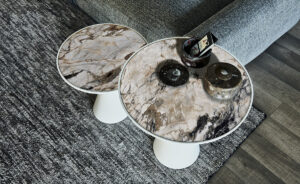 Table basse design haut de gamme Peyote Keramik par Cattelan Italia, plateau céramique Marmi et base polyuréthane, disponible chez D-Style Interior.