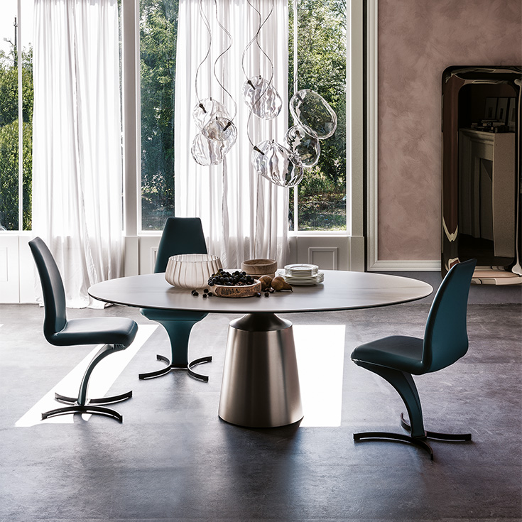 Yoda Wood table design haut de gamme en bois naturel par Cattelan Italia, avec base conique en acier et finitions élégantes. Disponible chez D-Style Interior.