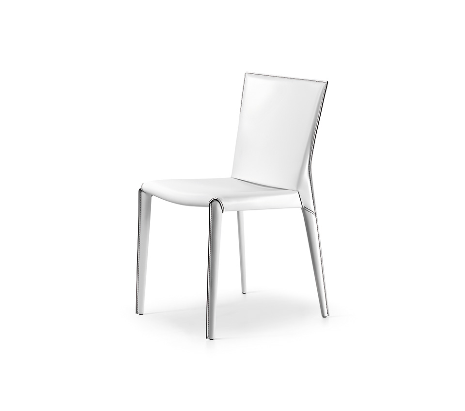 Beverly Chaise design de Cattelan Italia : design raffiné, cuir italien et finitions soignées pour un confort élégant. Disponible chez D-Style Interior.