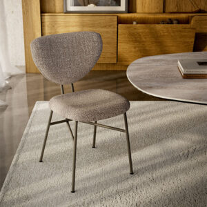 Chloé Chaise de Cattelan Italia, au design compact et raffiné, inspirée du style pop des années 1960. Disponible chez D-Style Interior.
