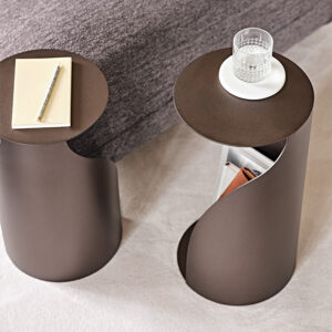 Table basse design haut de gamme Penguin par Cattelan Italia, acier laqué embossé, design Paolo Cattelan, disponible chez D-Style Interior.