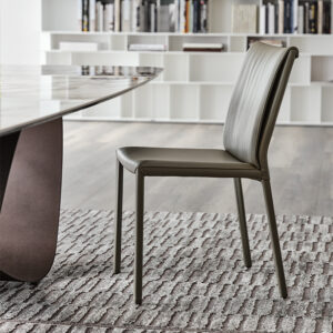 Italia Chaise design en cuir matelassé signée Cattelan Italia, alliant élégance, confort et savoir-faire artisanal, disponible chez D-Style Interior.