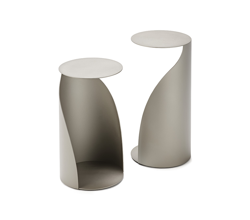 Table basse design haut de gamme Penguin par Cattelan Italia, acier laqué embossé, design Paolo Cattelan, disponible chez D-Style Interior.