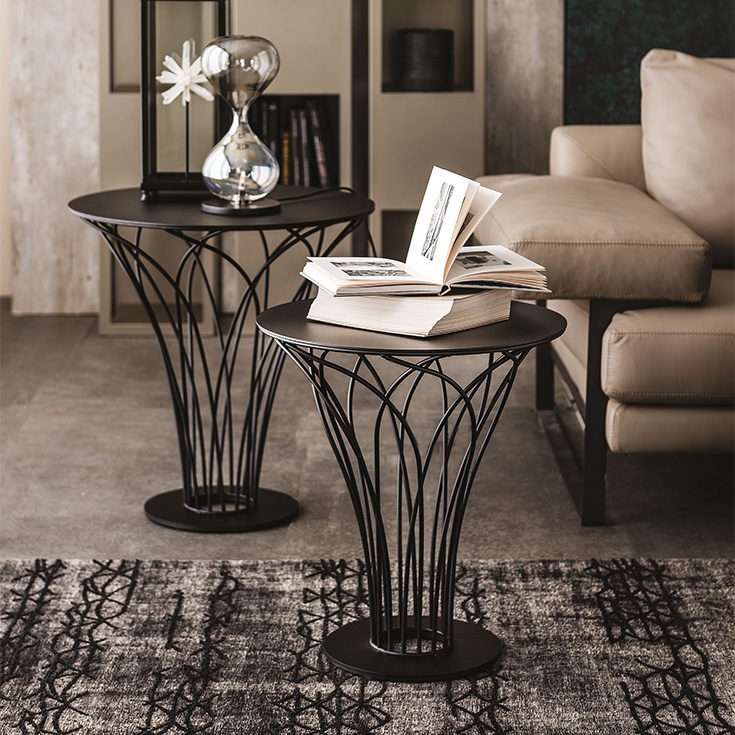 Table basse design haut de gamme Nido par Cattelan Italia, base acier laqué et plateau verre ou acier, disponible chez D-Style Interior.