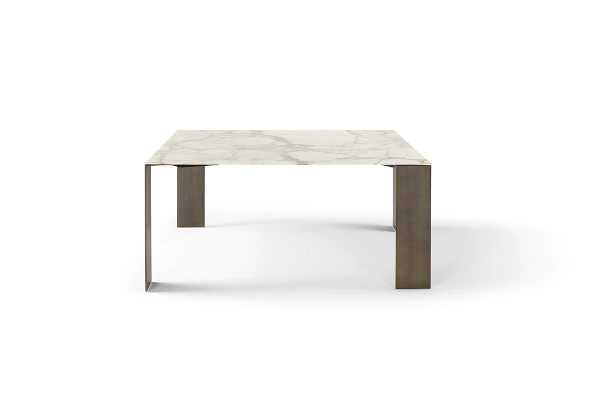 Exilis d’Amura Lab – une table design où légèreté et force s’unissent dans un équilibre parfait, incarnation du savoir-faire italien. Disponible chez D-Style Interior.