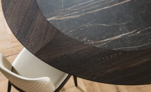 Skorpio Ker-Wood Round table de Cattelan Italia, alliance parfaite entre bois, céramique et acier. Élégance et savoir-faire italien. Disponible chez D-Style Interior.