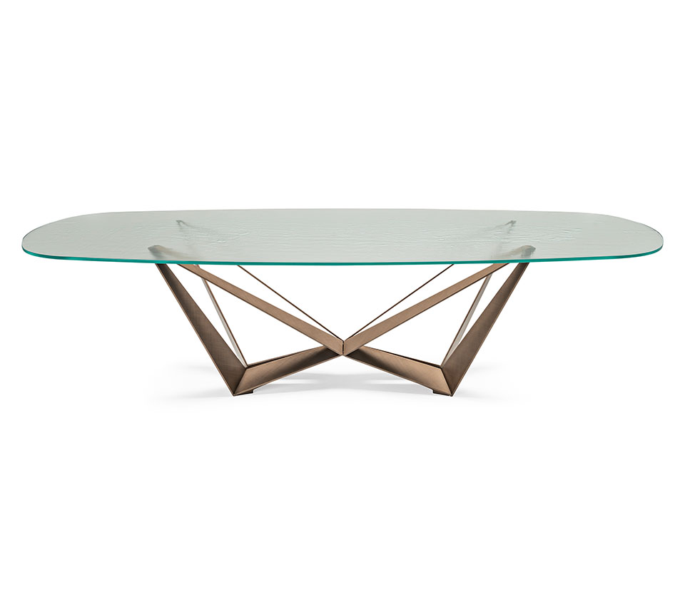 Skorpio table de Cattelan Italia allie structure sculpturale et matériaux précieux pour un design d’exception. Disponible chez D-Style Interior.
