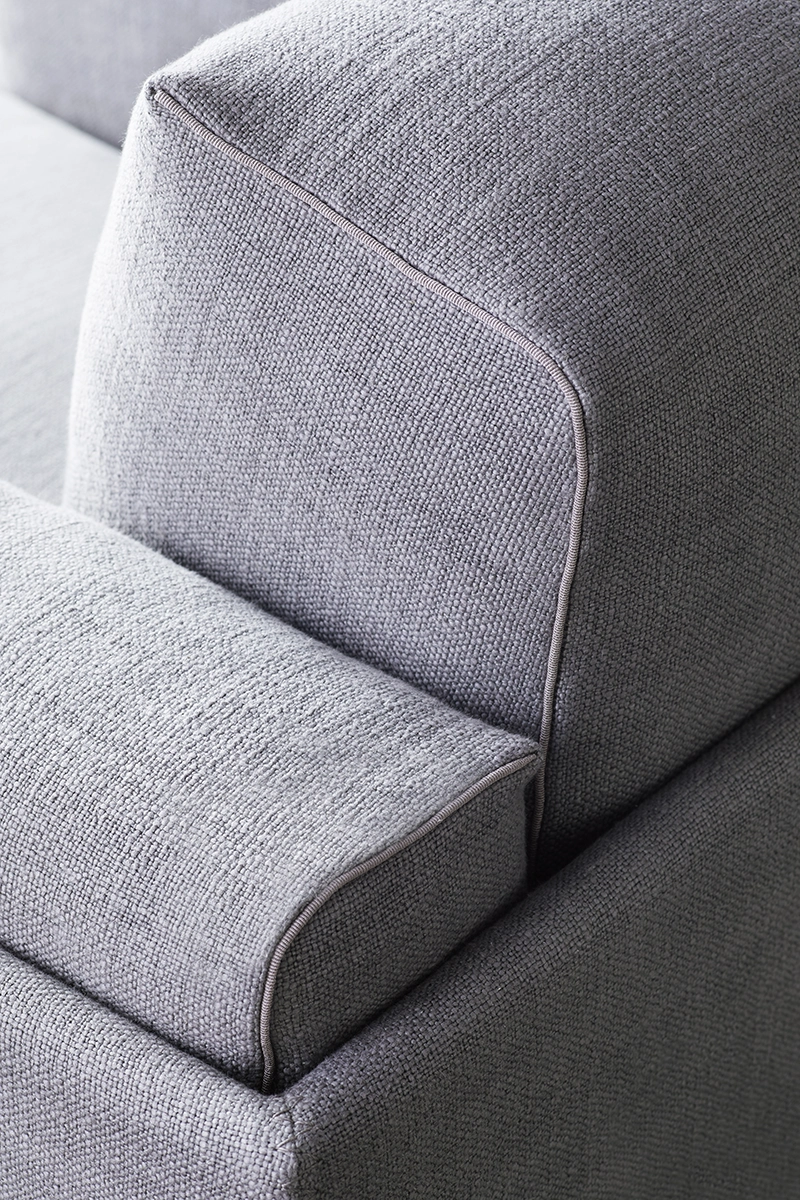 Giorgio fauteuil d’Amura Lab marie structure moderne et confort absolu dans une élégance italienne intemporelle. Disponible chez D-Style Interior.