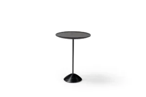 Hourglass par Amura Lab – une table basse au design sculptural et contemporain, mariant métal, bois et marbre avec élégance. Disponible chez D-Style Interior.