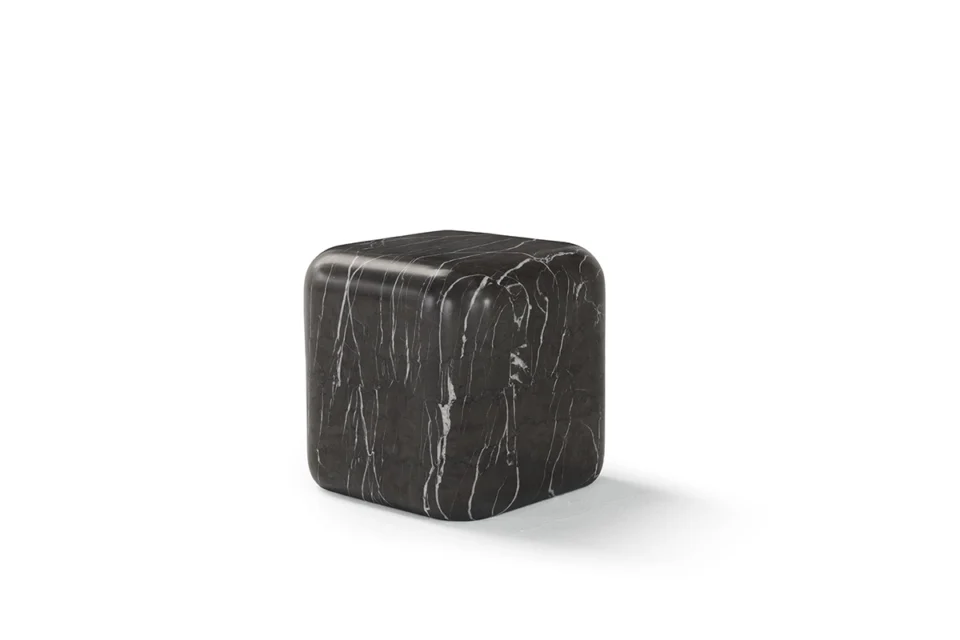 Lapis par Amura Lab – une table basse inspirée des formes organiques de la Terre, entre design contemporain et artisanat italien. Disponible chez D-Style Interior.