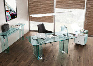 LLT OFX Executive | Bureau en verre FIAM Italia design Dante O. Benini et Luca Gonzo, plateau 19 mm avec passages câbles, sur mesure jusqu’à 260 cm, disponible chez D-Style Interior.